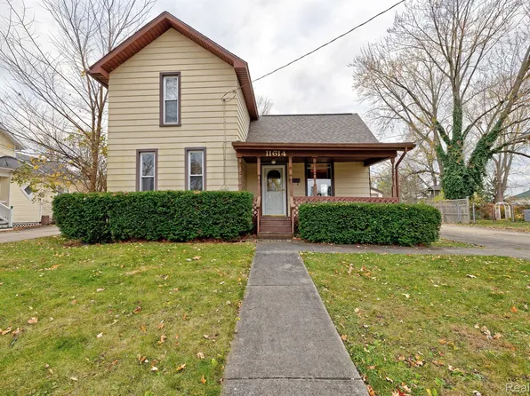 11614 Davis St, Grand Blanc, MI 48439