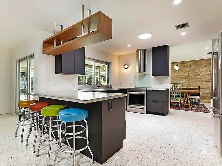 400 NW 6th Ave — Photo 12