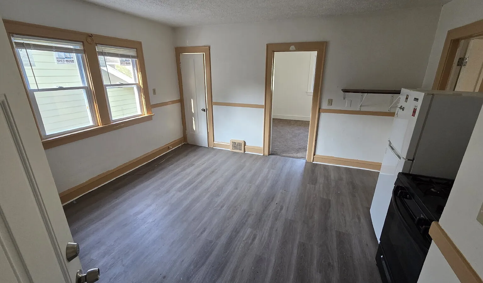 2 bed, 1.0 bath, $950 — Photo 2