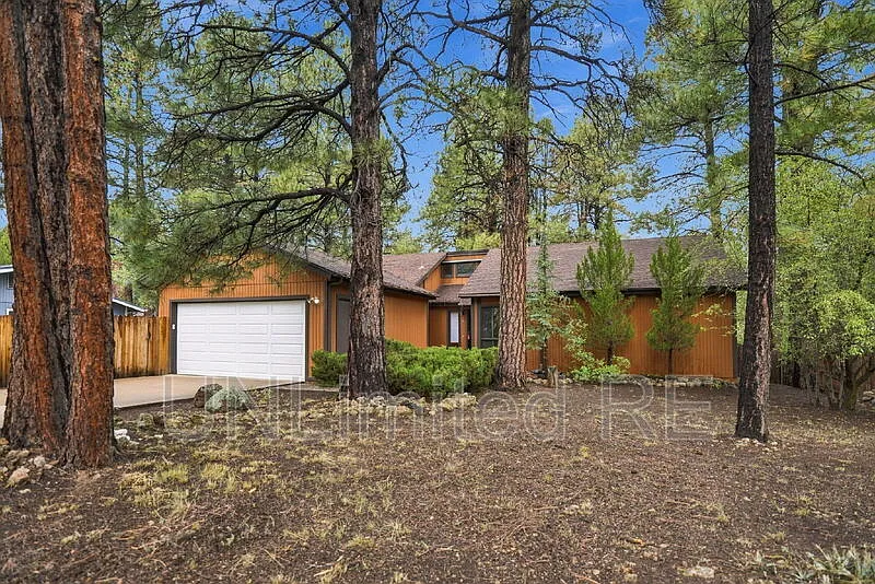 3 bed, 2.0 bath, 1494 sqft, $3,000 — Photo 2