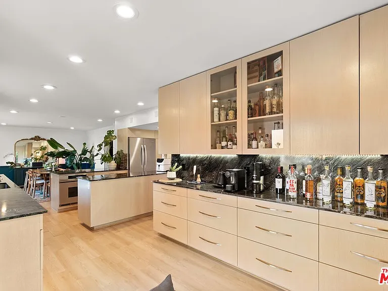6630 Whitley Ter — Photo 15