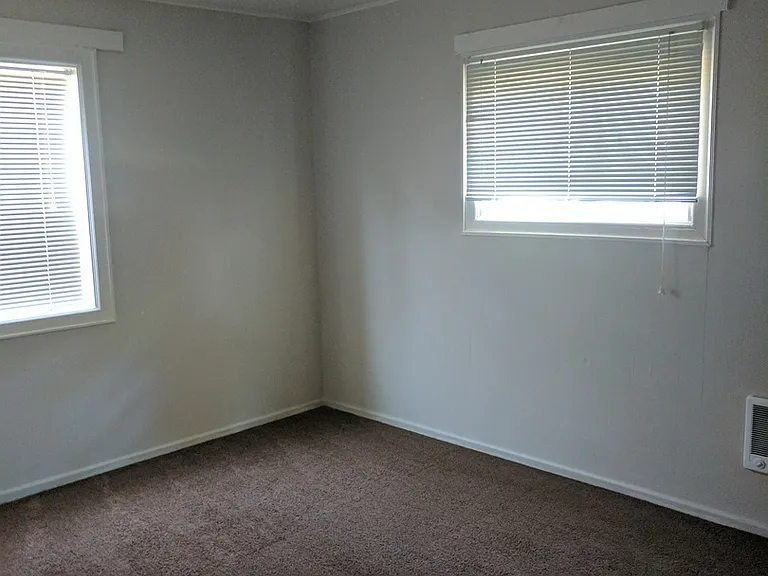 330 Howard Ave — Photo 16