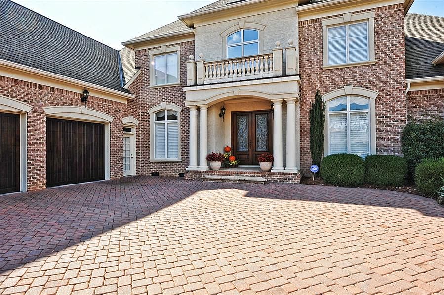 2nd image of 402 Eagle Bend Dr
