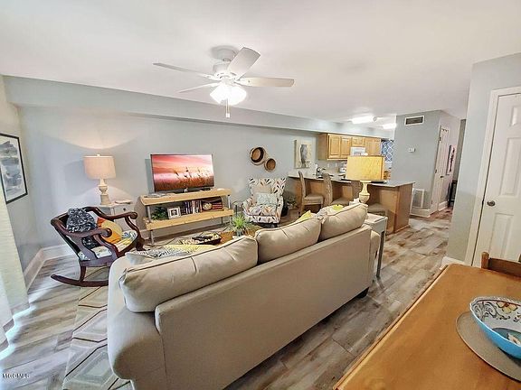 3rd image of 1664 Beach Blvd