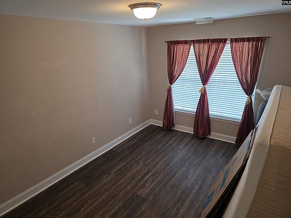 5th image of 228 Chesterton Dr
