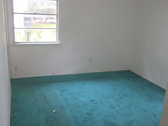 4th image of 447 Southport Dr