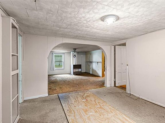4th image of 704 N Cherry St