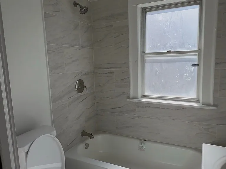 3 bed, 1.0 bath, 1230 sqft, $1,450 — Photo 9
