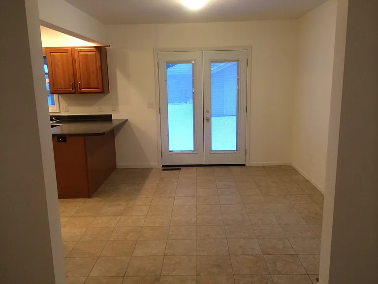 623 Kenwood Ave — Photo 9