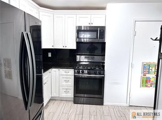 532 Cricket Ln, Woodbridge, NJ 07095