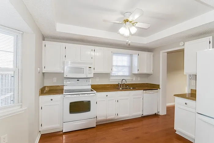 3801 Cedar Ave — Photo 8