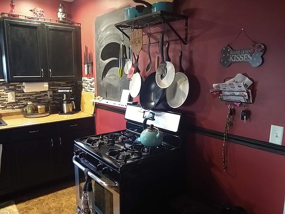 4th image of 527 Emerson Dr