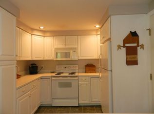 4 Kensington Dr, Kennebunk, ME 04043