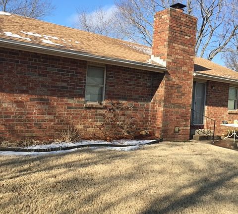3rd image of 950 Lori Ln