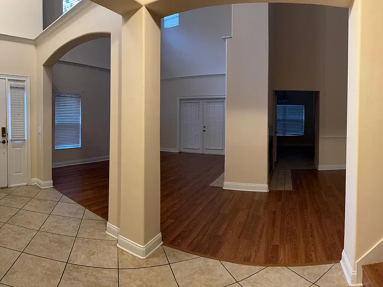 7161 Regina Way — Photo 2