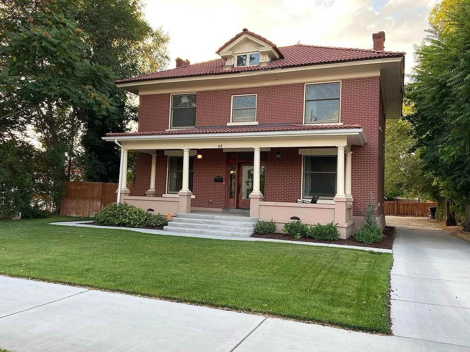 3 bed, 2.5 bath, 2500 sqft, $3,500 — Photo 1