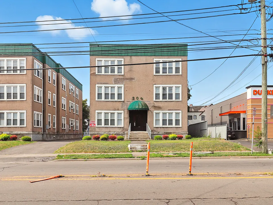209 Main St #4