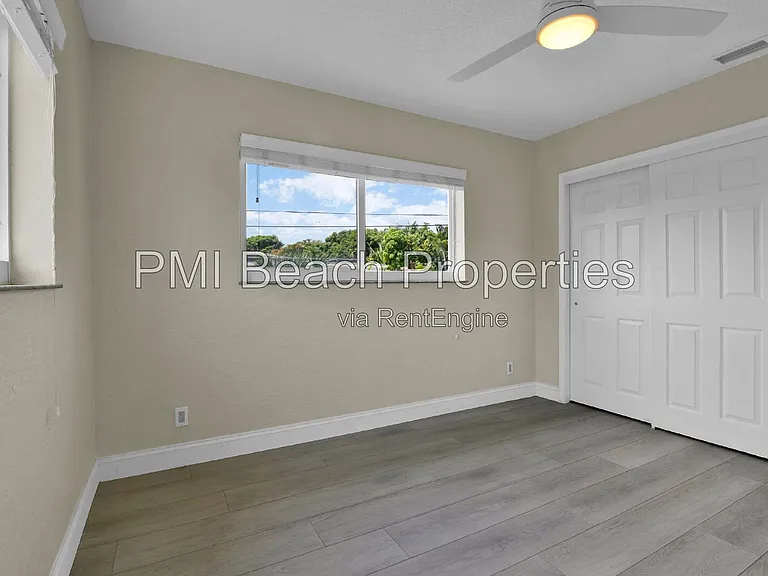 350 NE 29th St — Photo 12