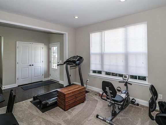 4th image of 215 Edgefield Dr