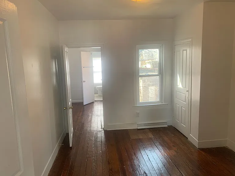 218 S West St — Photo 10