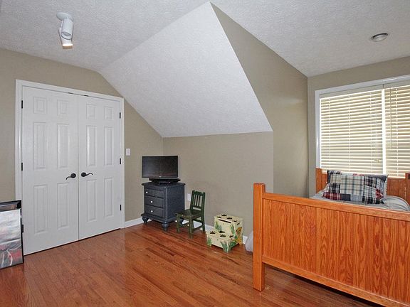 4th image of 114 Terry Ln