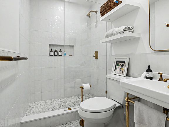 5th image of 555 Washington Ave APT 2D