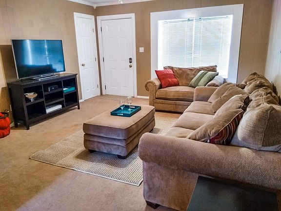 3rd image of 603 NE Avenue Pl E