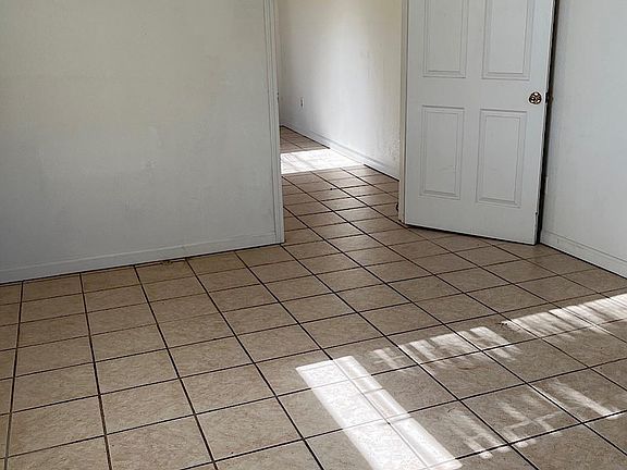 3rd image of 2626 Eagle St