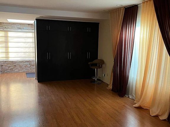 5th image of 1453 E 64th St