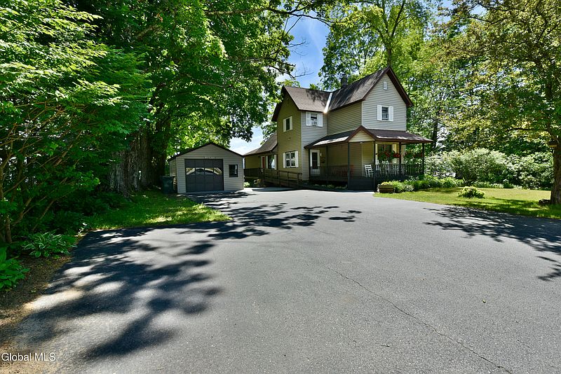 3rd image of 205 Houseman Street