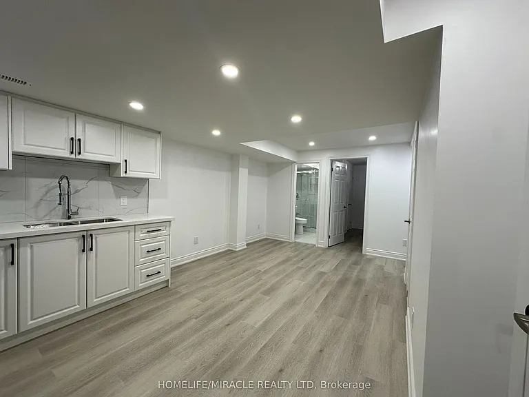 30 Clipper Ln #BASEMENT — Photo 4