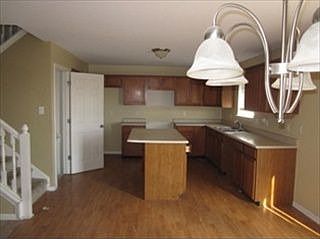 3rd image of 17186 Linda Way