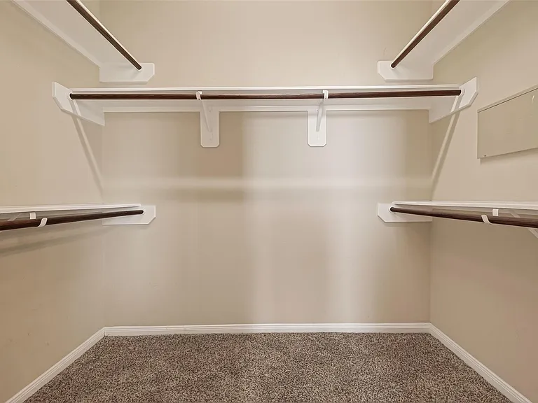 1251 S Maple Dr — Photo 22