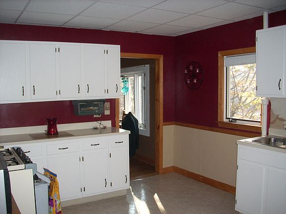 Kitchen - granite counters have been added