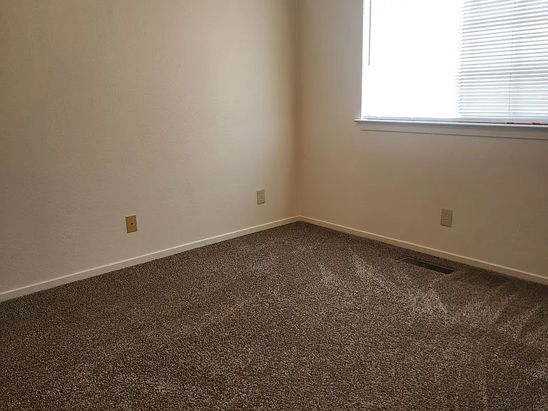 403 Valley Cir — Photo 7