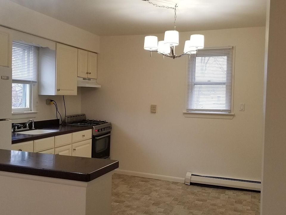 1st image of 932 W 4th St #2FR