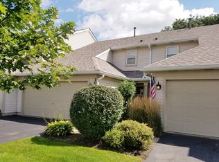 1024 Horizon Rdg, Lake In The Hills, IL 60156