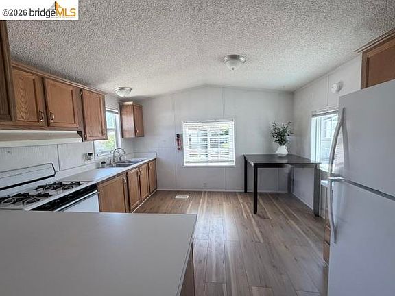 2nd image of 14192 Tuolumne Rd Space 5