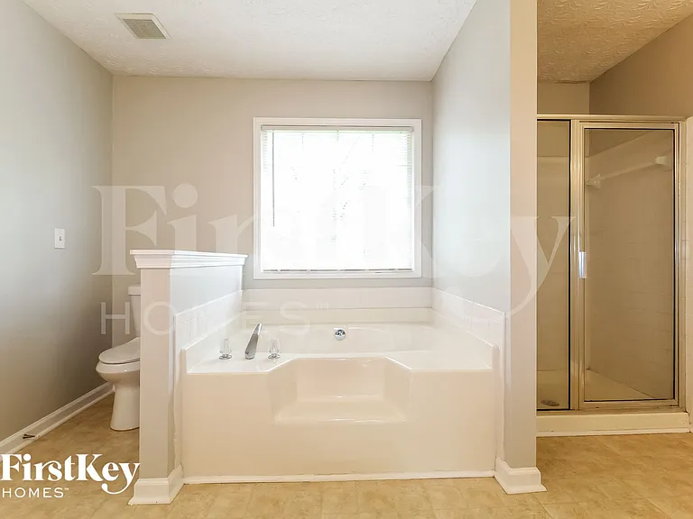 1845 Rockside Ln — Photo 8
