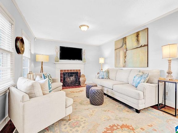 4th image of 585 Park Ave