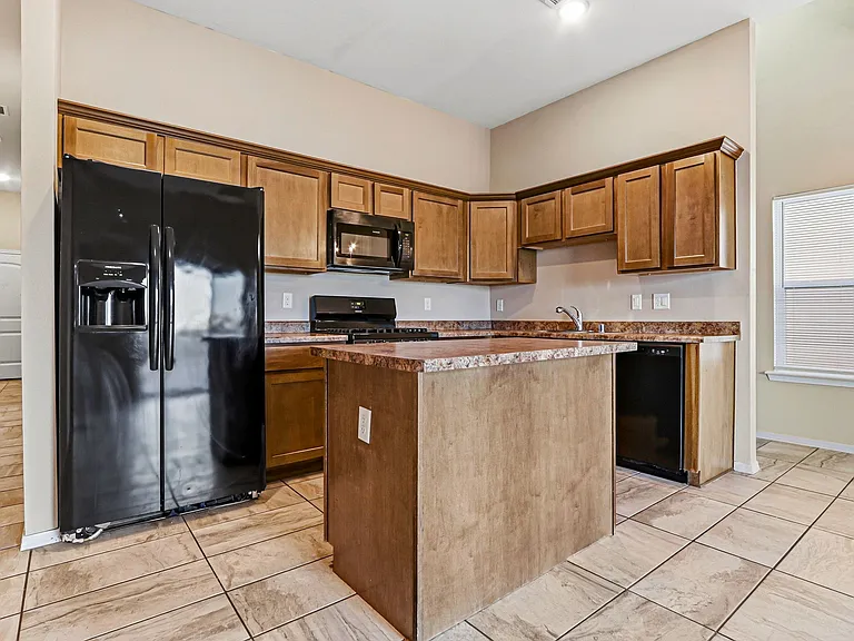 714 Hc Gilbert Minjares Dr — Photo 28