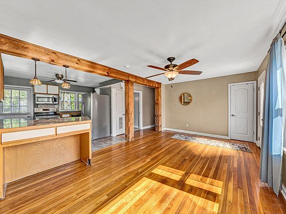 3rd image of 2327 Peach St