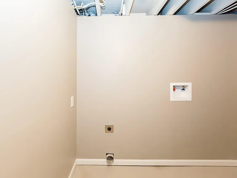 1520 NE 54th St — Photo 23