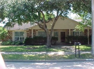 9214 Baronsmede Dr, Houston, TX 77083