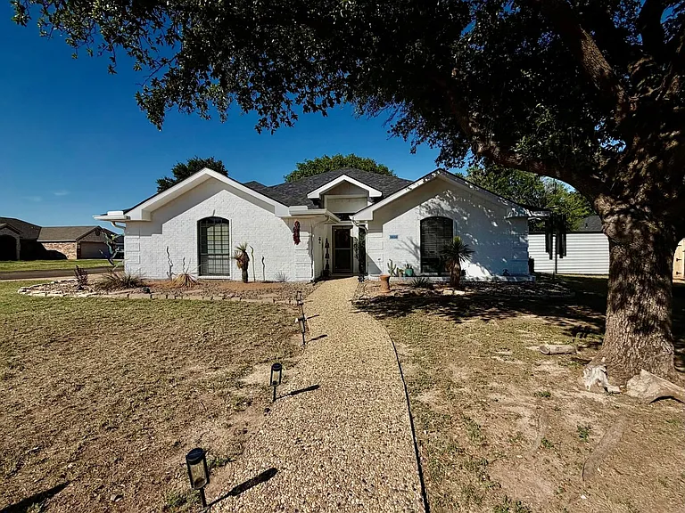 5838 Manchester Ln — Photo 1