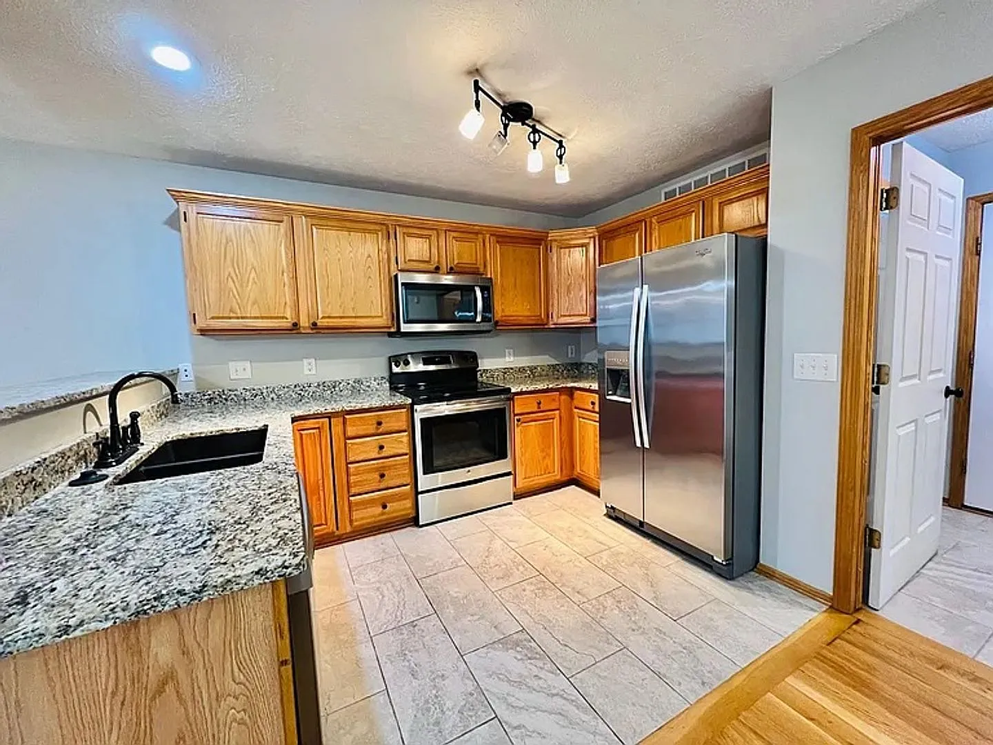 1806 N 177th St 3 Bed/2.5 Bath Townhome in Elkhorn Schools | Attached 2-Car Garage, Walk-In Close... — Photo 4