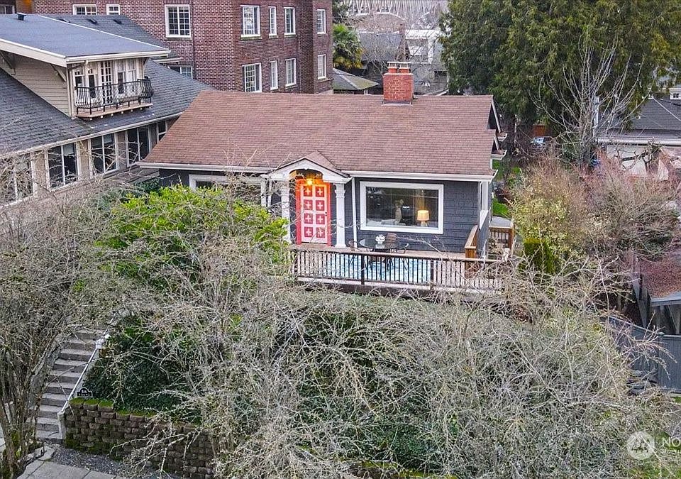1st image of 816 E Gwinn Place