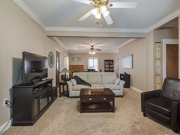 3rd image of 613 N Wineblood St
