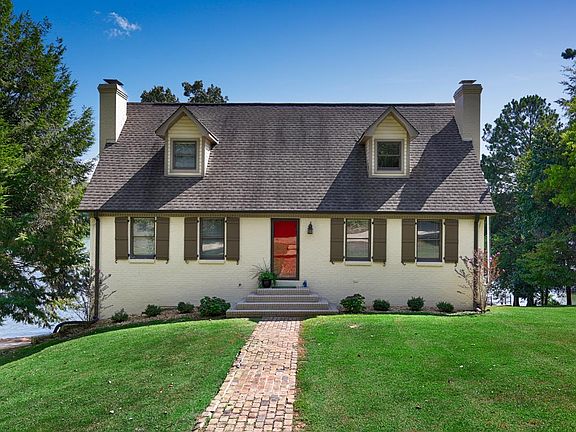 4th image of 167 Sharon Dr