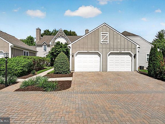3rd image of 815 Dunbrooke Ct